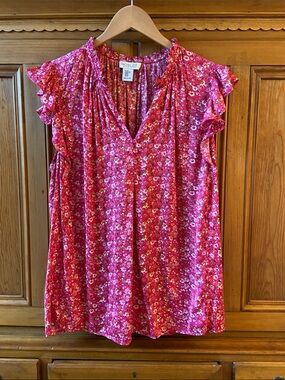 XL  Hot Pink Floral Ruffle Sleeve V-Neck Top EUC